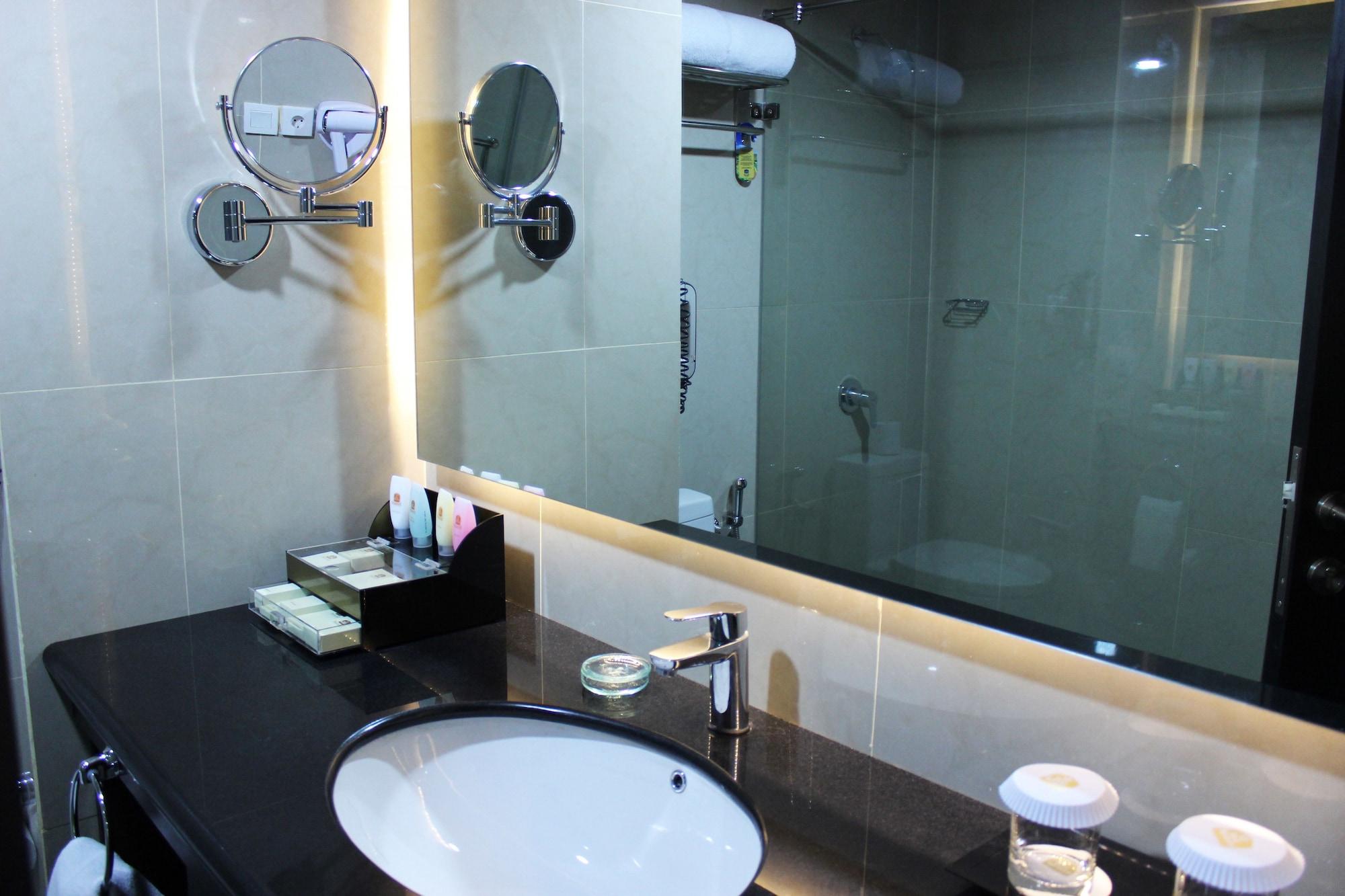 Western Premier The Hive Hotel