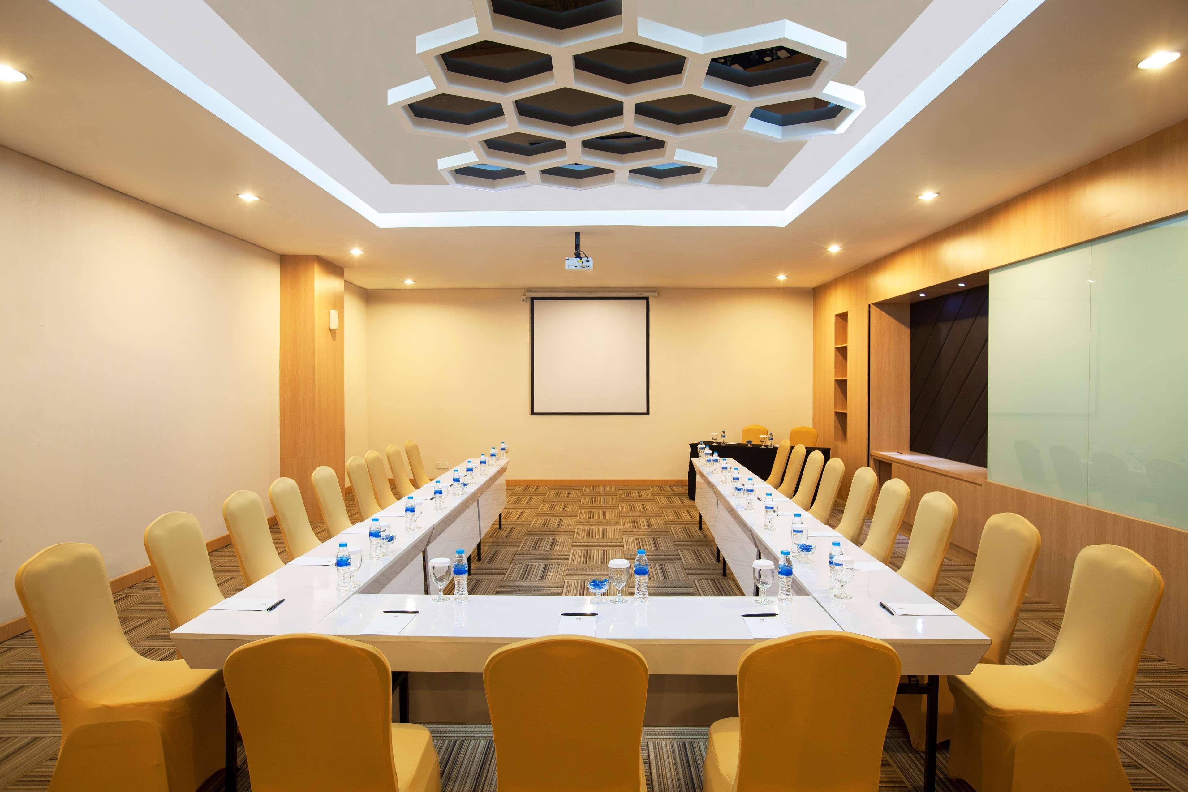 Hotel Western Premier The Hive 4*